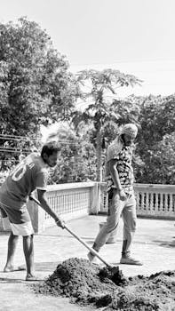  全国两会聚焦网红医生乱象；科普荐药行为透支信任；亟需回归公益本源。 健康养生