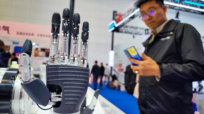  超常规举措发力，关键核心技术迎来突破；新兴人才加速培养，未来五年机遇涌现。 IT技术