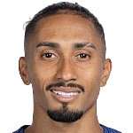  巴西海滩度假时光；拉菲尼亚妻子娜塔莉亚展现健康活力身材。 体育新闻