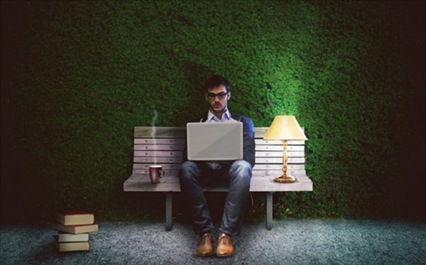 被困在AI代码里：亚马逊员工的日常叙事，为何高科技沦为低效苦役？