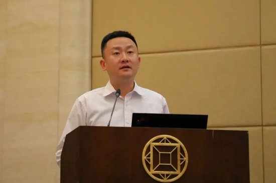  传统银行转型误区：为何牌照红利不再是增长的万能药？ 情感心理