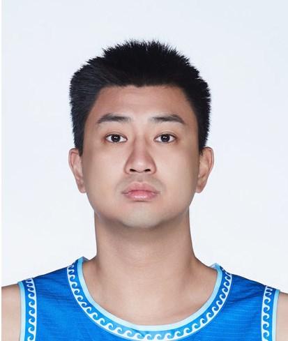  职业老将的回归：广厦男篮旧识重逢的温情时刻 体育新闻