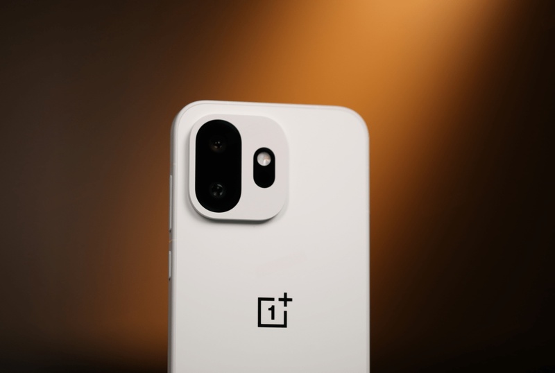 极致堆叠的艺术:一加15T重塑单手旗舰的边界与哲学 手机评测