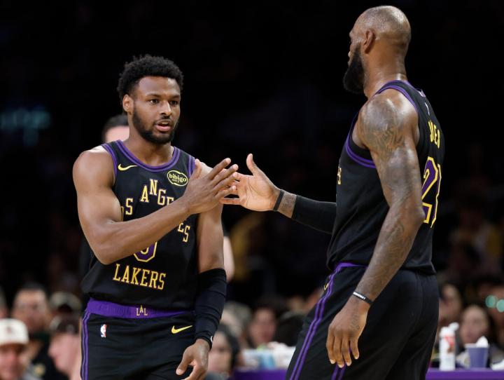  竞技巅峰的代际传承：从詹姆斯父子视角洞察篮球生命力的延展 体育新闻