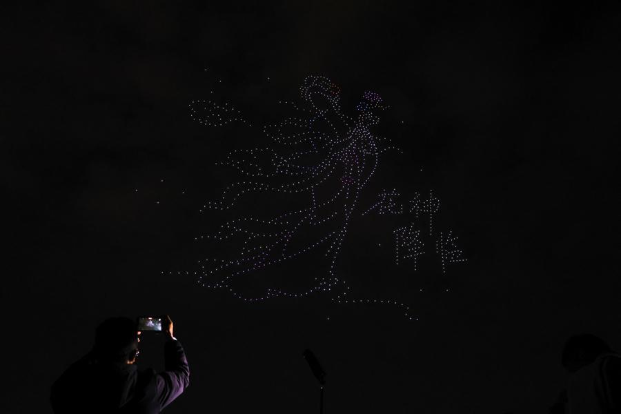  千架无人机集群技术深度解析：静安花朝节光影大秀背后的技术架构与创新实践 IT技术