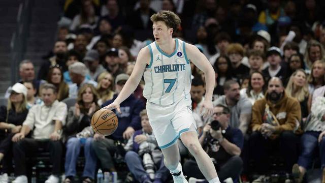 「数据不会撒谎」：菜鸟赛季261记三分背后的技术密码与成长轨迹 体育新闻