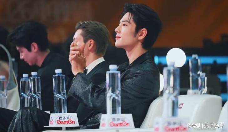  技术视角下的盛典“胶水门”：一场关于执行力与细节管理的深度复盘 娱乐新闻