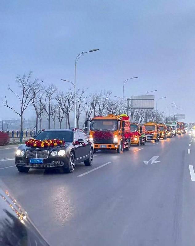  从“掏粪男孩”到“粪王”：一位95后技术工人的职业尊严觉醒之路 新闻