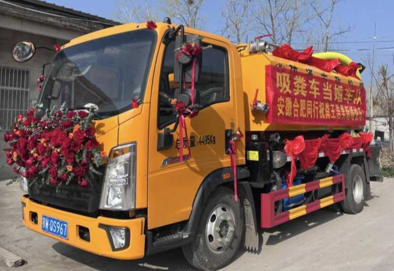  从“掏粪男孩”到“粪王”：一位95后技术工人的职业尊严觉醒之路 新闻