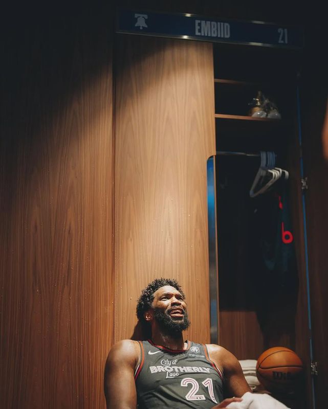  深度解析：恩比德的出勤困局与76人管理层的豪赌逻辑 体育新闻