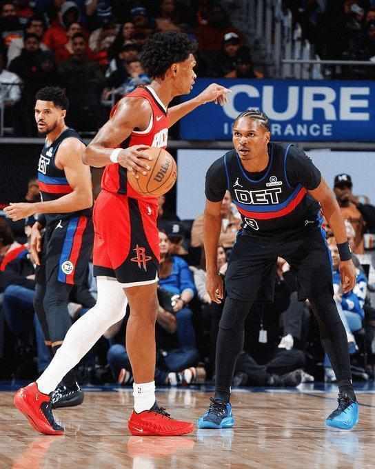 约基奇单赛季包揽篮板助攻王:中锋位置的革命性突破与NBA数据演进史 体育新闻 约基奇单赛季包揽篮板助攻王:中锋位置的革命性突破与NBA数据演进史 体育新闻