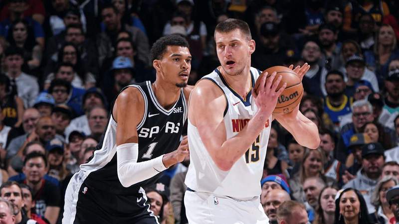 约基奇单赛季包揽篮板助攻王:中锋位置的革命性突破与NBA数据演进史 体育新闻 约基奇单赛季包揽篮板助攻王:中锋位置的革命性突破与NBA数据演进史 体育新闻
