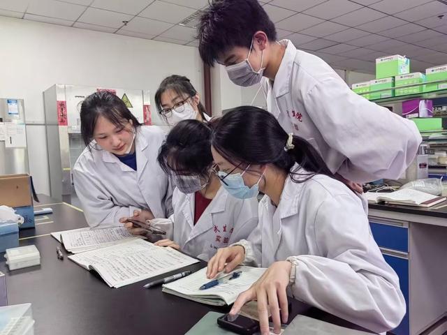 从40场学术报告到全国一等奖:一位00后科研新星的“松弛”成长方法论 教育招生