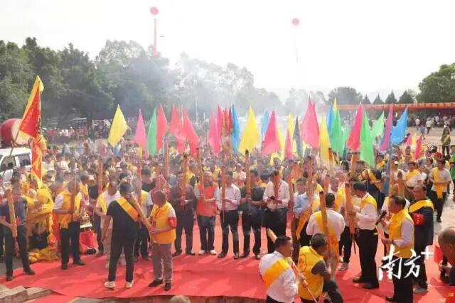 技术解码：邓氏宗亲祭祖数据与两岸血脉数字逻辑